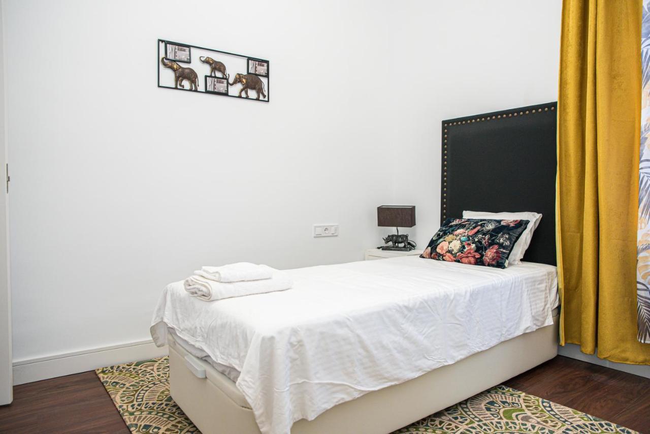 Laura Apartment Puerto Valencia Bagian luar foto